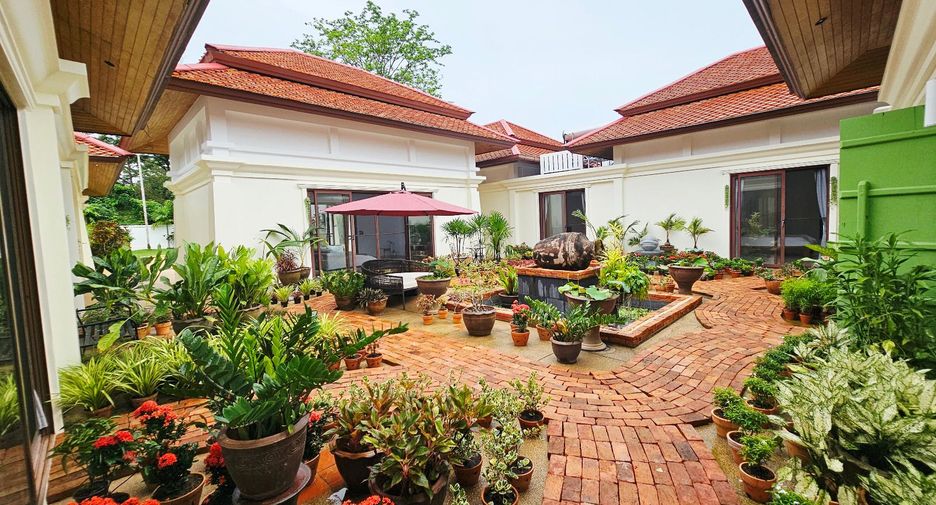 For sale 5 bedrooms villa in Thalang, Phuket