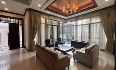 À louer 4 chambres maison à Yan Nawa, Bangkok