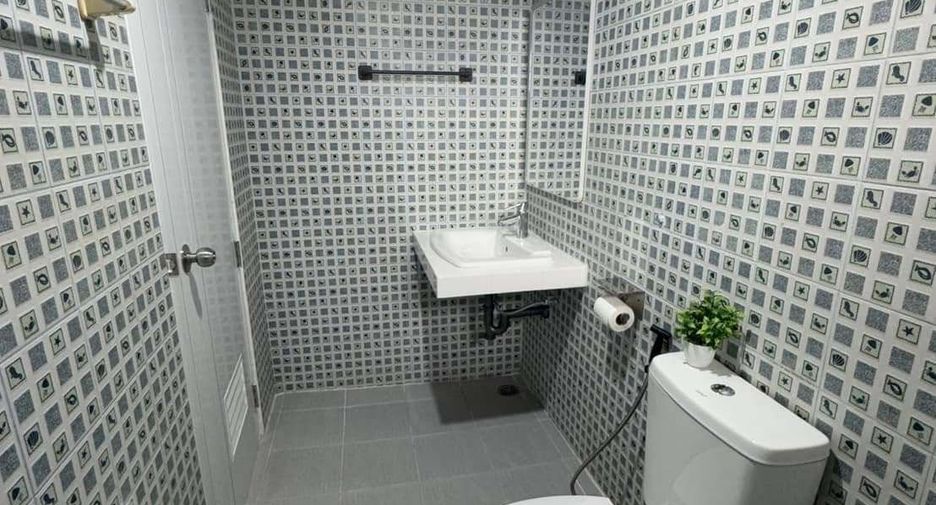 For rent 3 ベッドルーム condo in Huai Khwang, Bangkok