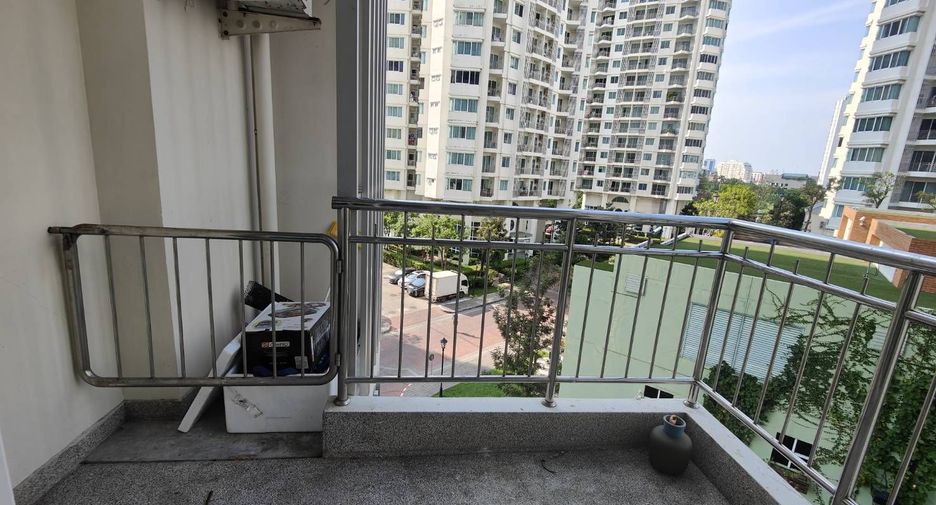 Condo en alquiler de 2 habitaciones en Huai Khwang, Bangkok