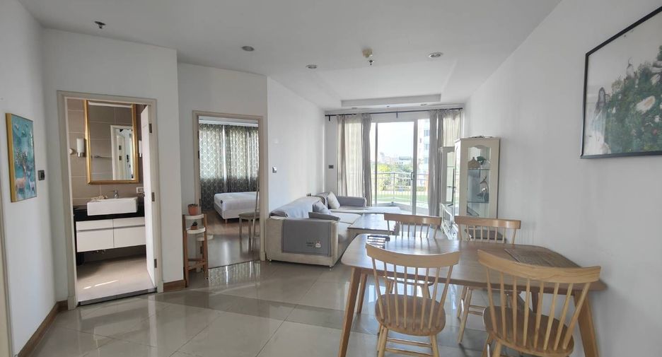 Condo en alquiler de 2 habitaciones en Huai Khwang, Bangkok