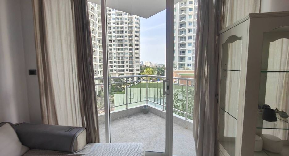 Condo en alquiler de 2 habitaciones en Huai Khwang, Bangkok