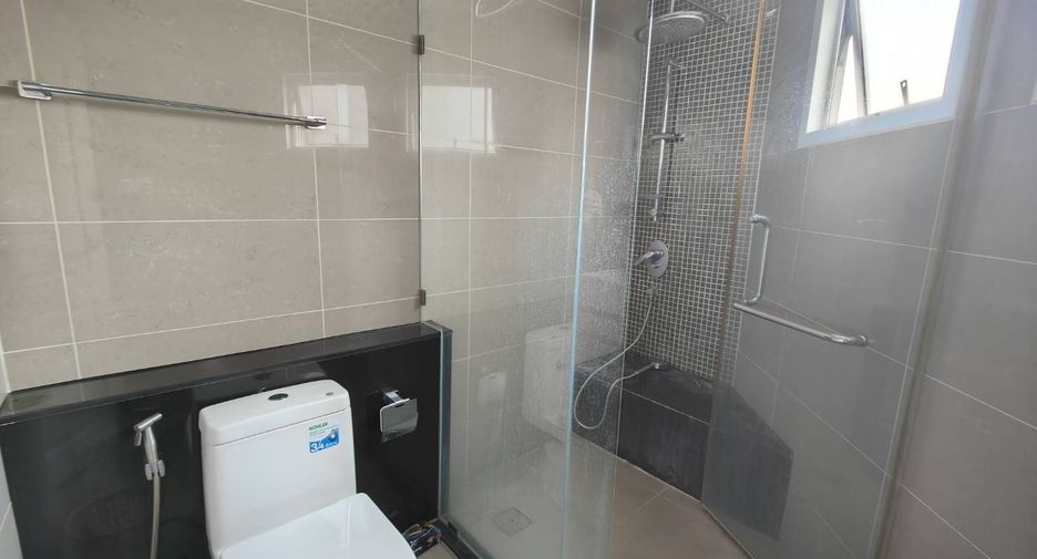 Condo en alquiler de 2 habitaciones en Huai Khwang, Bangkok