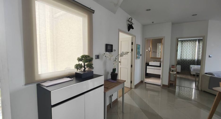 Condo en alquiler de 2 habitaciones en Huai Khwang, Bangkok