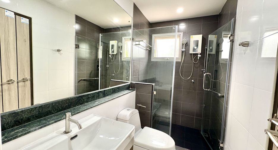 Haus zur Miete mit 3 Zimmer in Phasi Charoen, Bangkok