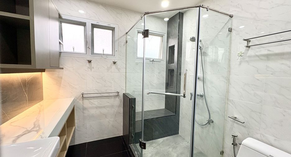 Haus zur Miete mit 3 Zimmer in Phasi Charoen, Bangkok