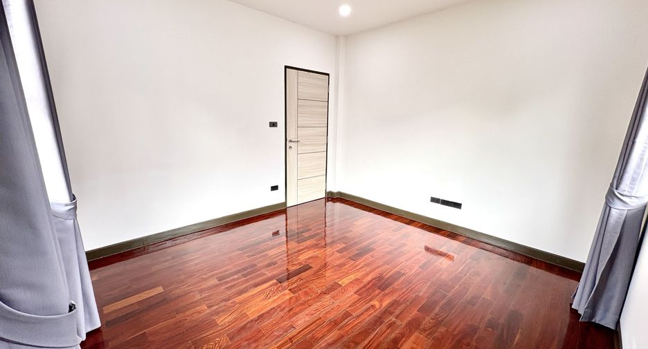 Haus zur Miete mit 3 Zimmer in Phasi Charoen, Bangkok