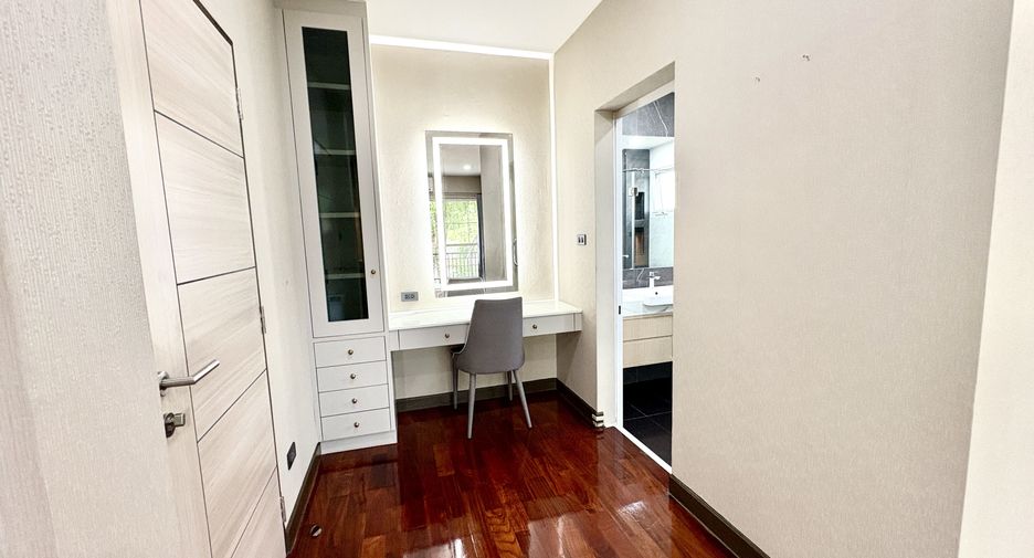 Haus zur Miete mit 3 Zimmer in Phasi Charoen, Bangkok