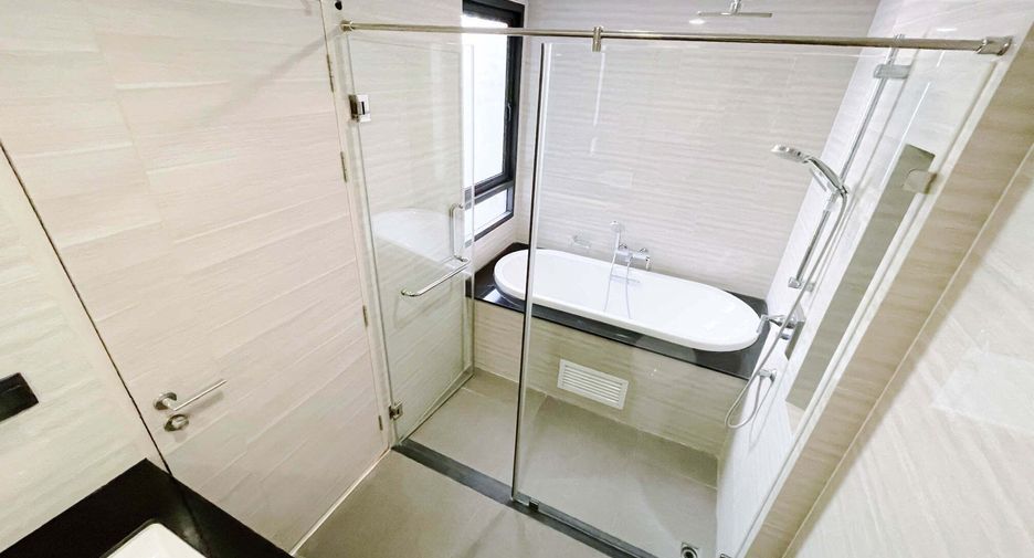 For rent 2 ベッドルーム condo in Pathum Wan, Bangkok