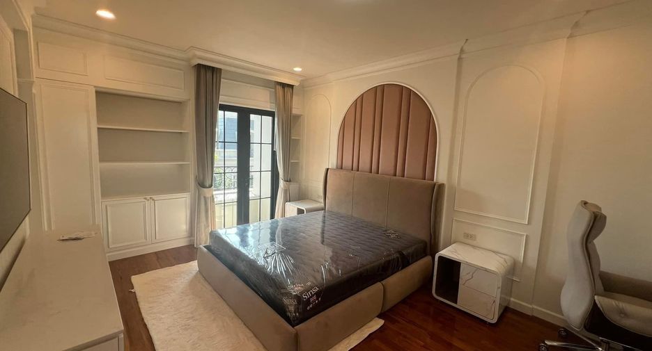 À vendre 5 chambres maison à Yan Nawa, Bangkok