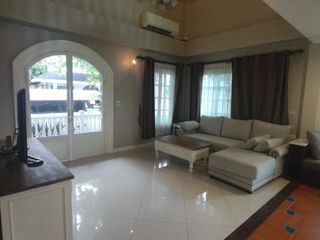 À louer 3 chambres maison de ville à Mueang Samut Prakan, Samut Prakan