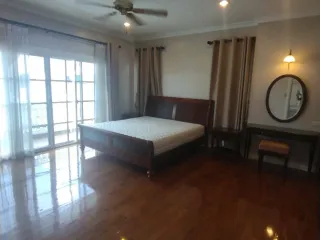 À louer 3 chambres maison de ville à Mueang Samut Prakan, Samut Prakan