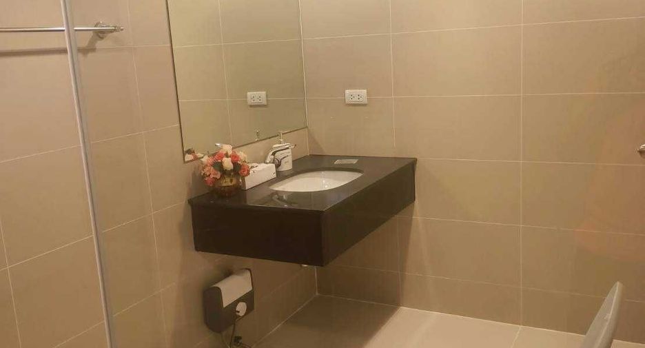 For rent 5 bedrooms condo in Huai Khwang, Bangkok