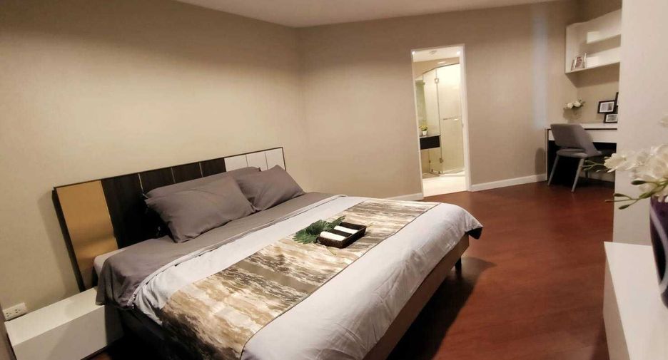 For rent 5 bedrooms condo in Huai Khwang, Bangkok