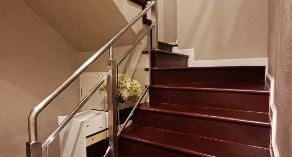 For rent 5 bedrooms condo in Huai Khwang, Bangkok