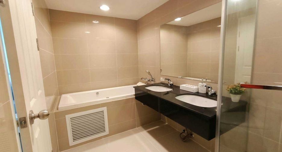 For rent 5 bedrooms condo in Huai Khwang, Bangkok
