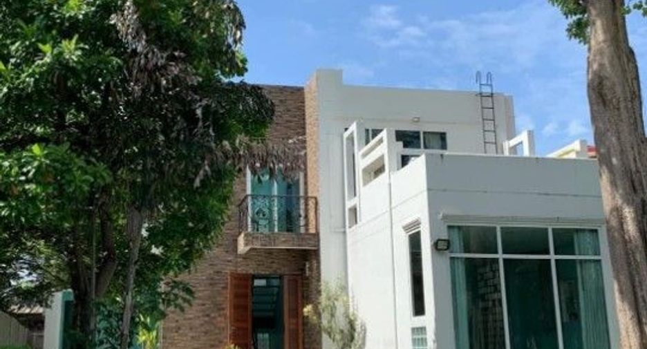 For sale 3 bedrooms house in Chatuchak, Bangkok