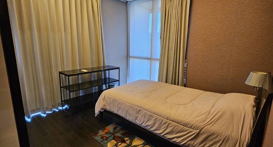 For rent 2 bedrooms condo in Pathum Wan, Bangkok