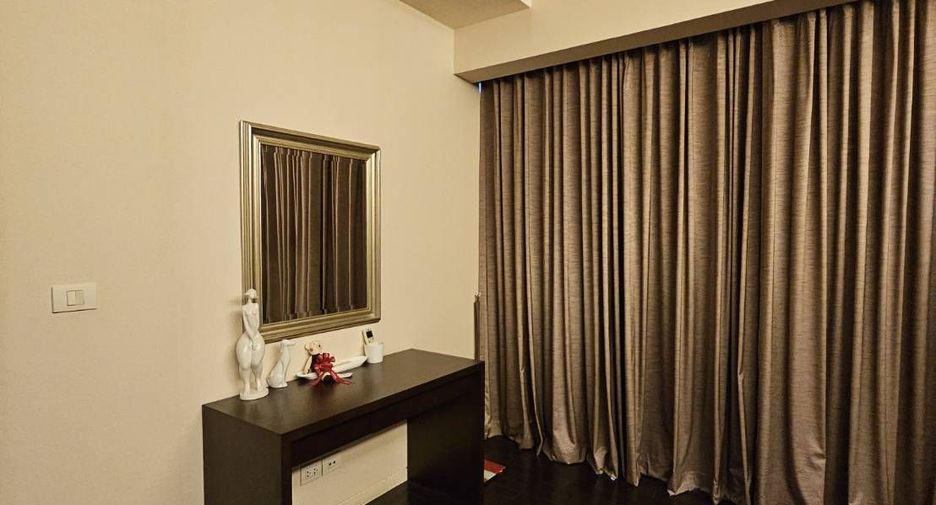 For rent 2 bedrooms condo in Pathum Wan, Bangkok