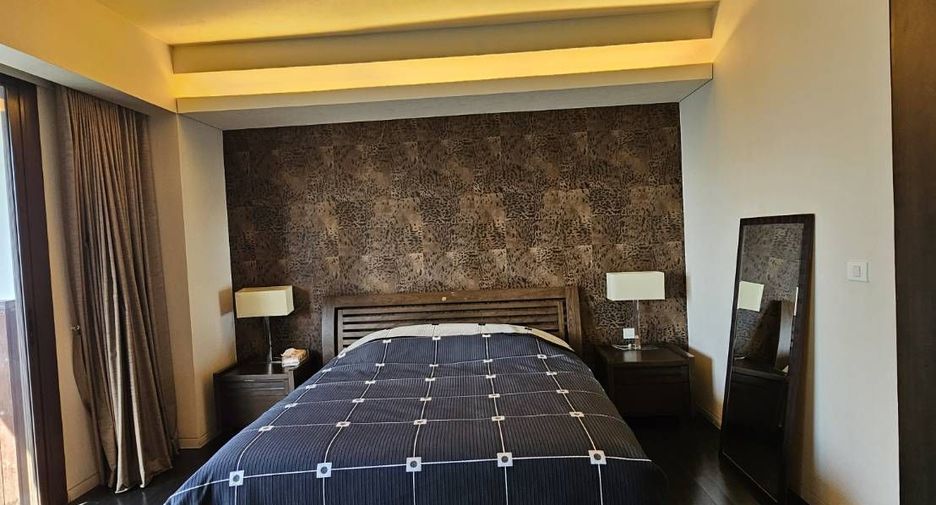 For rent 2 bedrooms condo in Pathum Wan, Bangkok