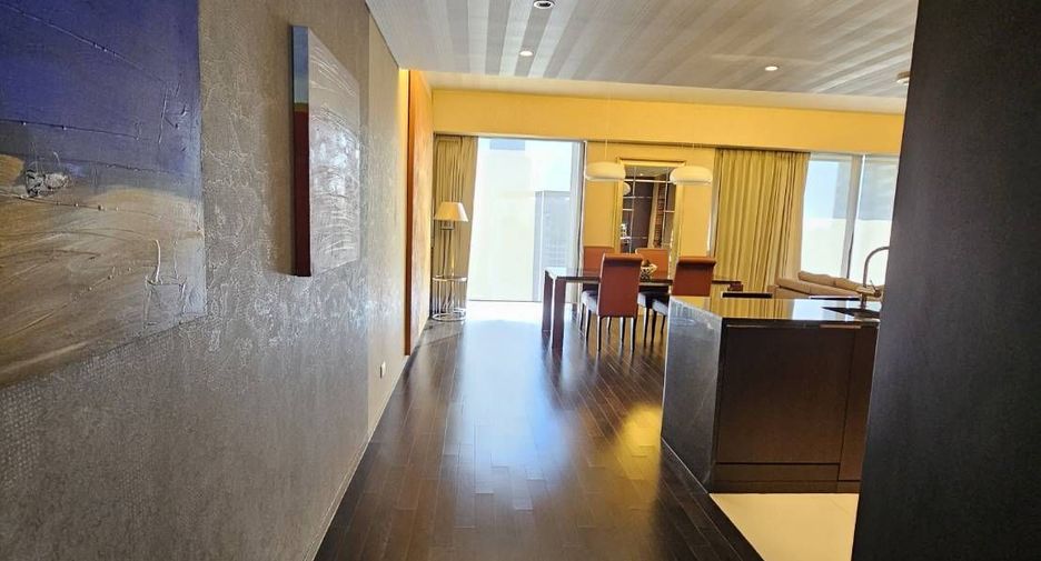 For rent 2 bedrooms condo in Pathum Wan, Bangkok
