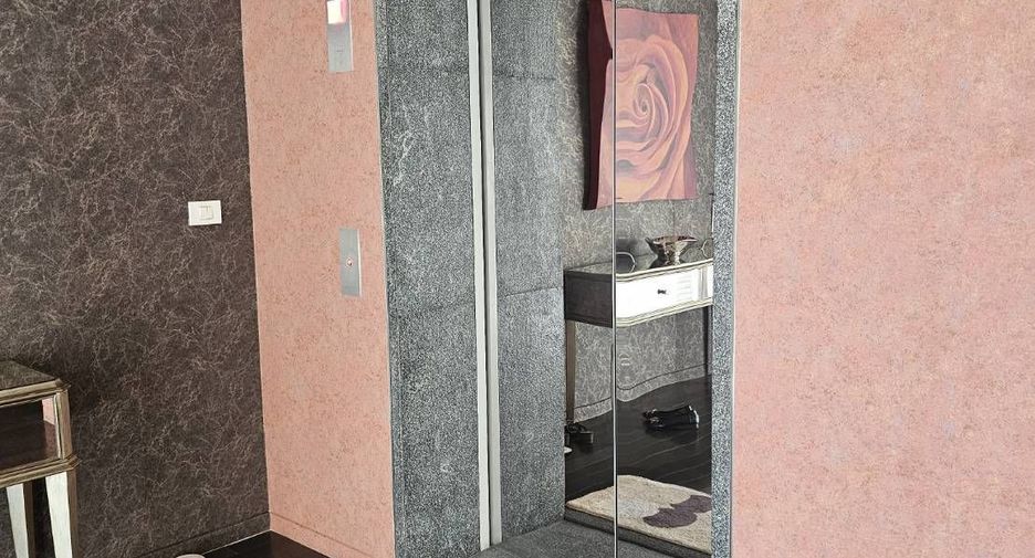For rent 2 bedrooms condo in Pathum Wan, Bangkok