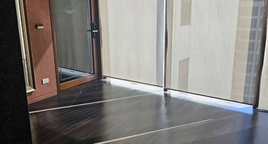 For rent 2 bedrooms condo in Pathum Wan, Bangkok