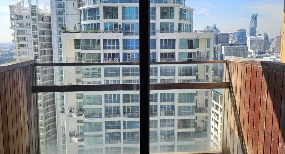 For rent 2 bedrooms condo in Pathum Wan, Bangkok