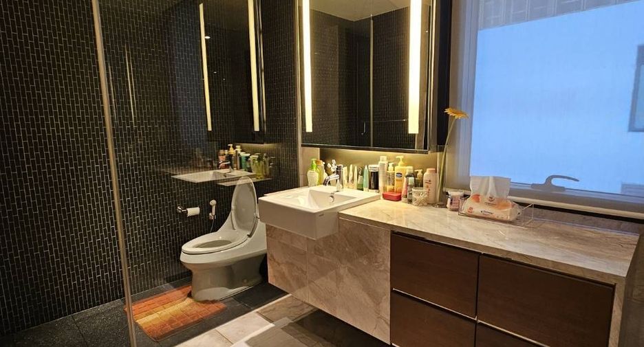 For rent 2 bedrooms condo in Pathum Wan, Bangkok