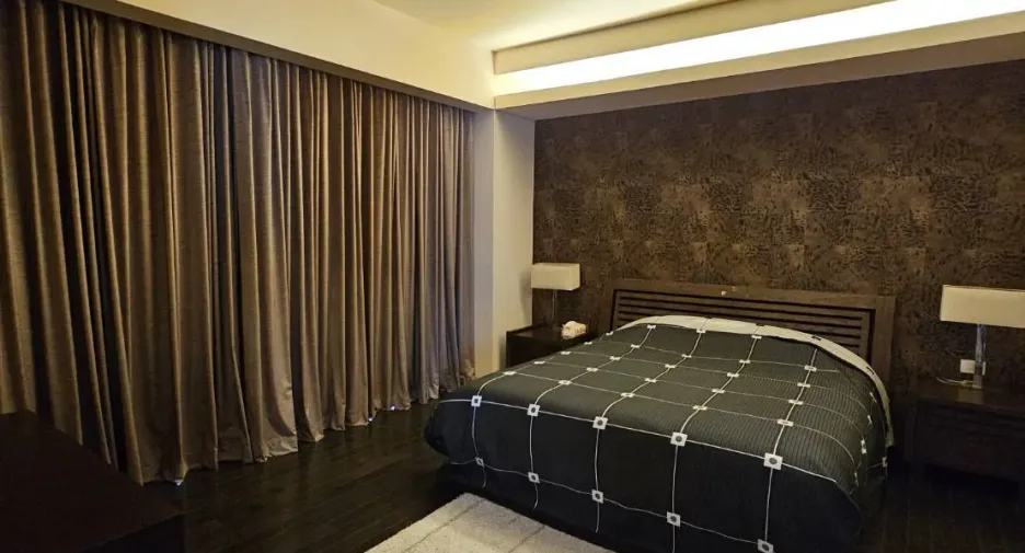 For rent 2 bedrooms condo in Pathum Wan, Bangkok