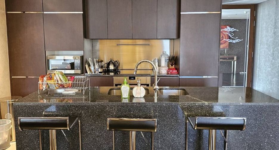 For rent 2 bedrooms condo in Pathum Wan, Bangkok