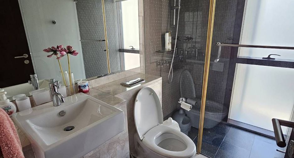 For rent 2 bedrooms condo in Pathum Wan, Bangkok
