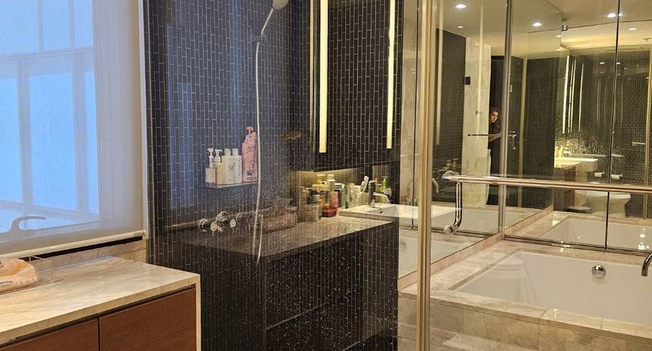 For rent 2 bedrooms condo in Pathum Wan, Bangkok