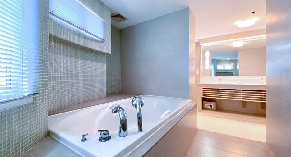 À vendre 3 chambres condo à Watthana, Bangkok