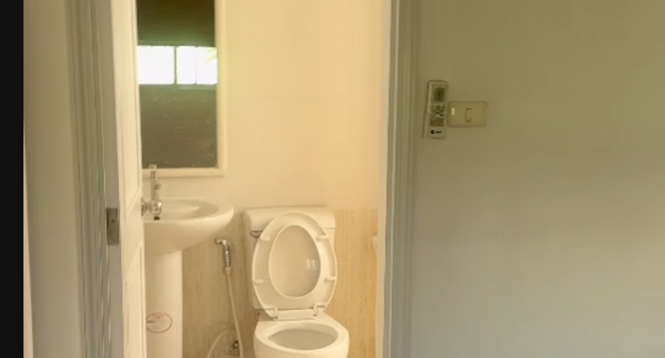 For rent 3 bedrooms townhouse in Bang Kapi, Bangkok