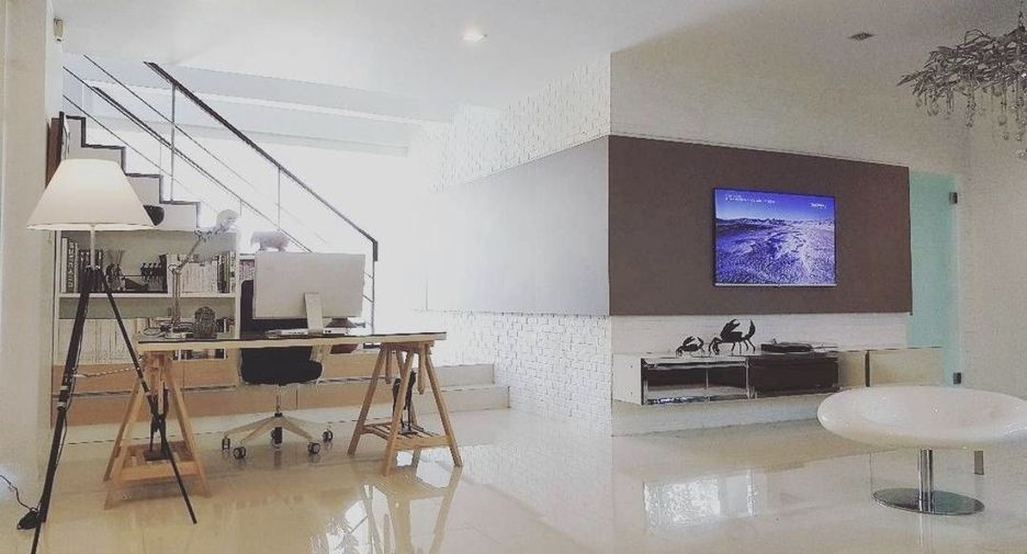 For sale 6 bedrooms villa in Don Mueang, Bangkok