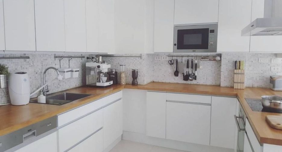 For sale 6 bedrooms villa in Don Mueang, Bangkok