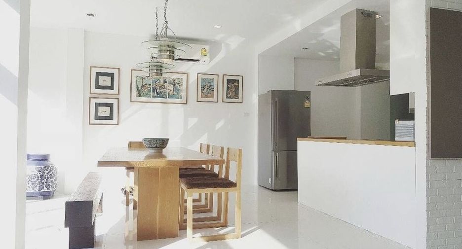 For sale 6 bedrooms villa in Don Mueang, Bangkok