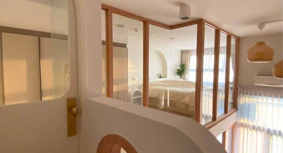 For rent 2 bedrooms condo in Huai Khwang, Bangkok