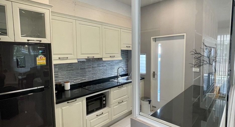 For sale and for rent 3 bedrooms townhouse in Bang Phli, Samut Prakan