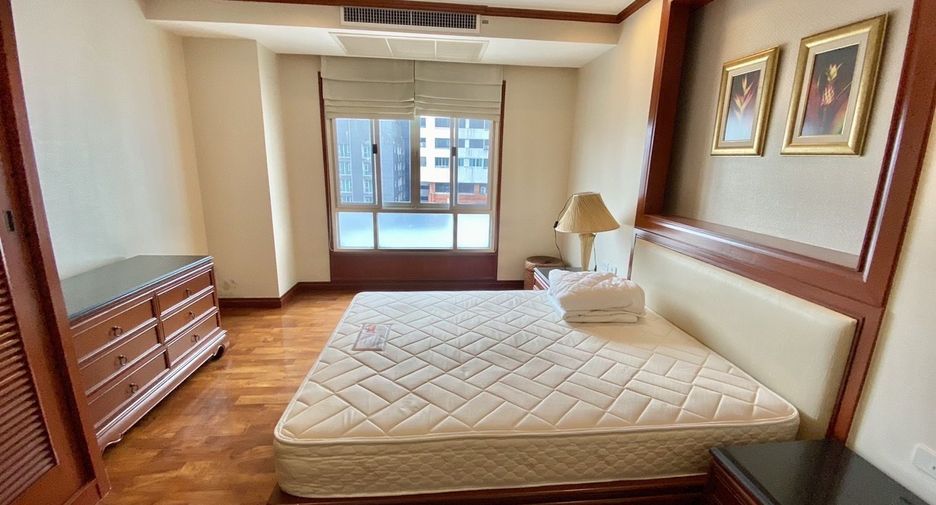 For rent 2 bedrooms condo in Khlong Toei, Bangkok
