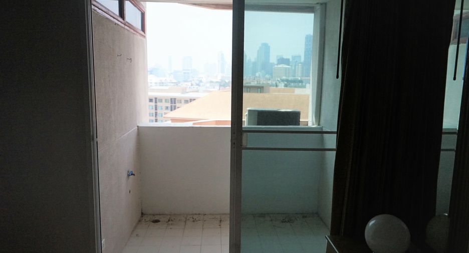 À louer 2 chambres condo à Yan Nawa, Bangkok