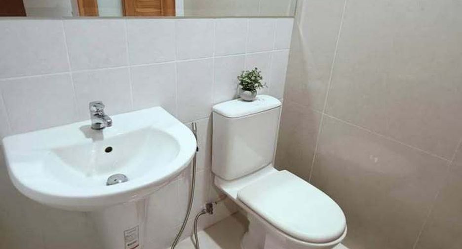 出租 3 卧室 独立屋 在 Lat Krabang, 曼谷