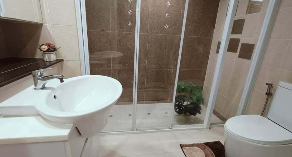 出租 3 卧室 独立屋 在 Lat Krabang, 曼谷