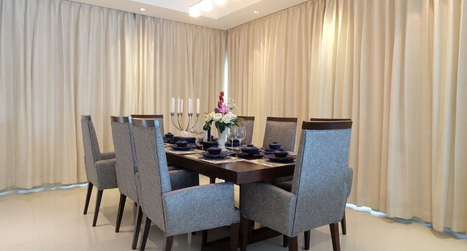For rent 4 bedrooms condo in Pathum Wan, Bangkok