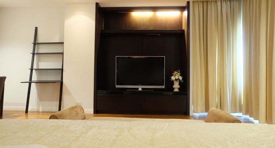 For rent 4 bedrooms condo in Pathum Wan, Bangkok