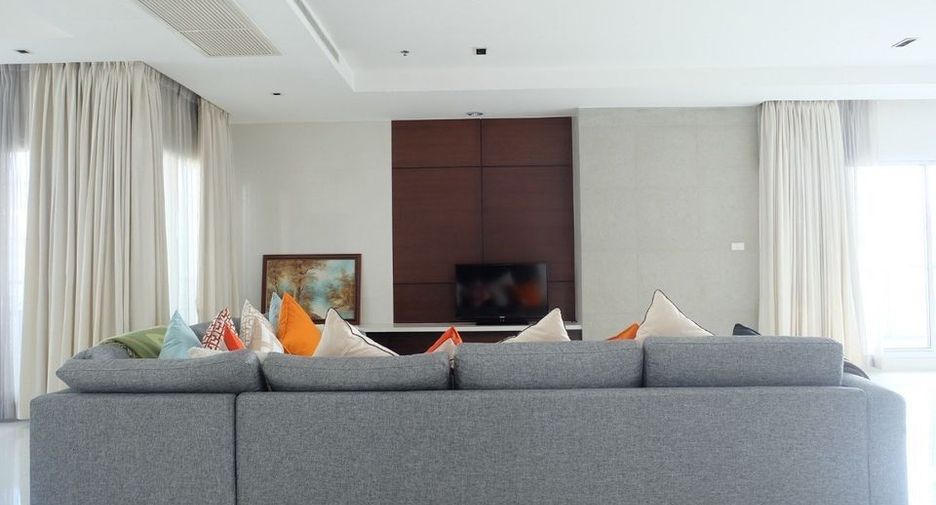 For rent 4 bedrooms condo in Pathum Wan, Bangkok