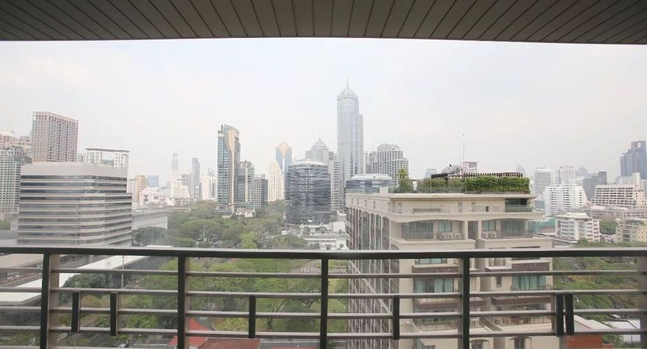 For rent 4 bedrooms condo in Pathum Wan, Bangkok