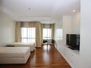 For rent 4 bedrooms condo in Pathum Wan, Bangkok
