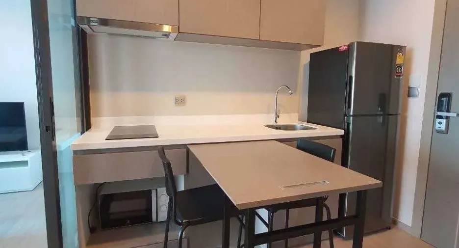 Wohnung zur Miete mit Studio in Huai Khwang, Bangkok